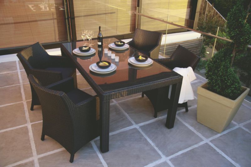 BandQ Montreal Dining Set