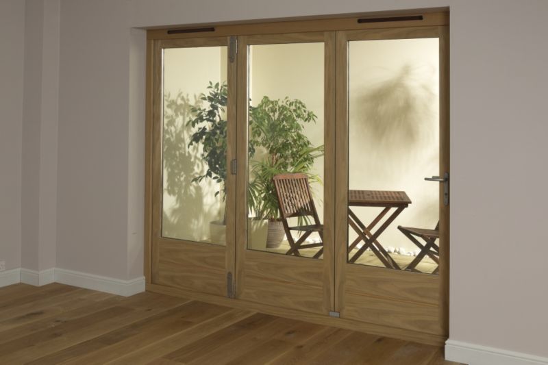Save on this B&Q 8ft Light Oak Tri Fold Right Hand Folding Exterior Door 2090x2390mm