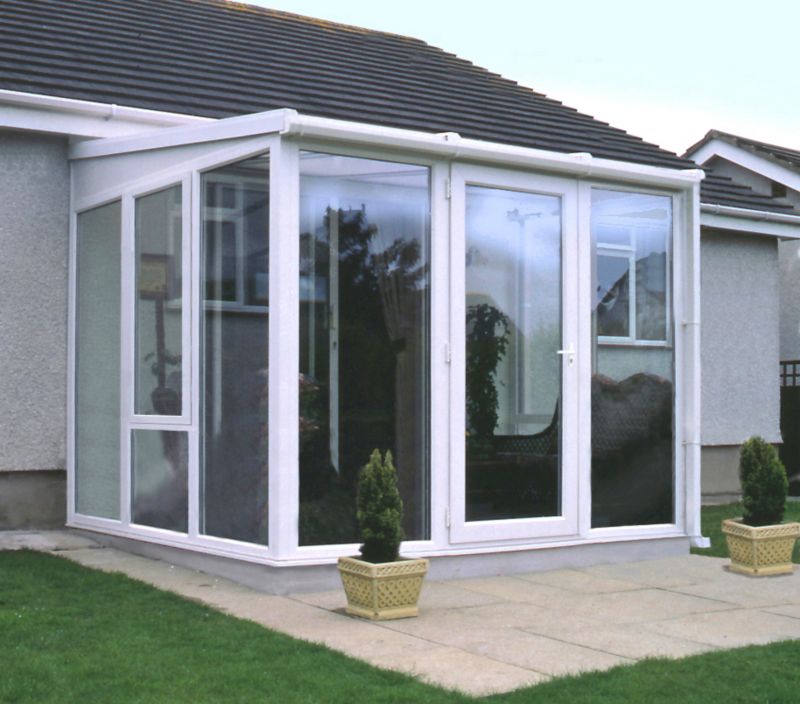 BandQ Lean To Traditional Conservatory SBL1-F White (H) 2466 x (W) 2556 x (D) 2431mm