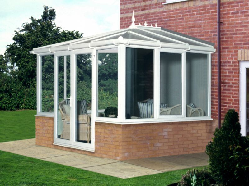 BandQ Edwardian Conservatory SBE1-D White (H) 2720 x (W) 3314 x (D) 2431mm