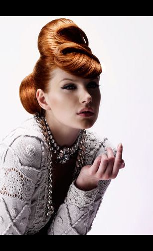 Collection Anne McGuigan look female red