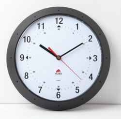 Orologio da parete diametro 30 cm colore nero con quadrante color bianco alimentazione LR6 AA 15V